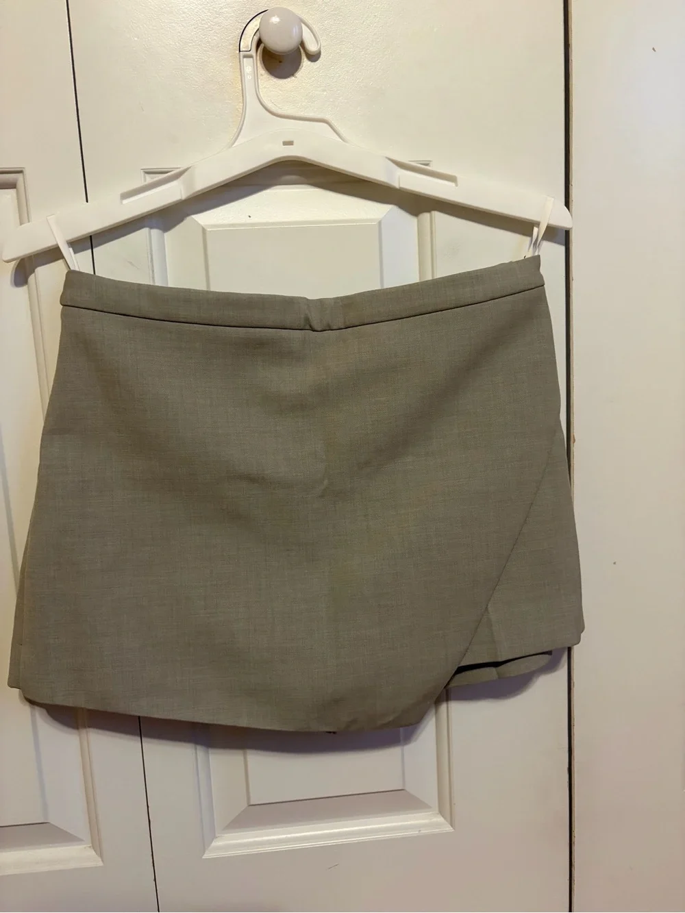 Babaton Heather Ashen Gray Skirt with White Waistband